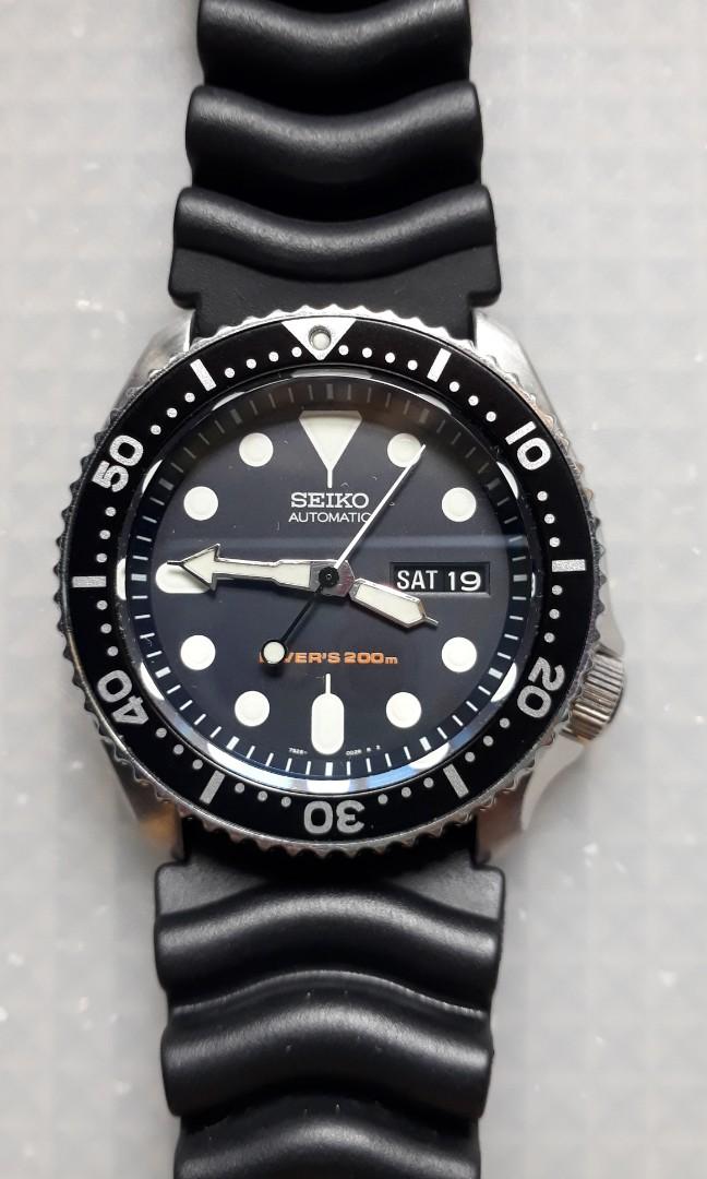 Seiko SKX007 watch with sapphire crystal and black day/ date wheels, Men's  Fashion, Watches & Accessories, Watches on Carousell