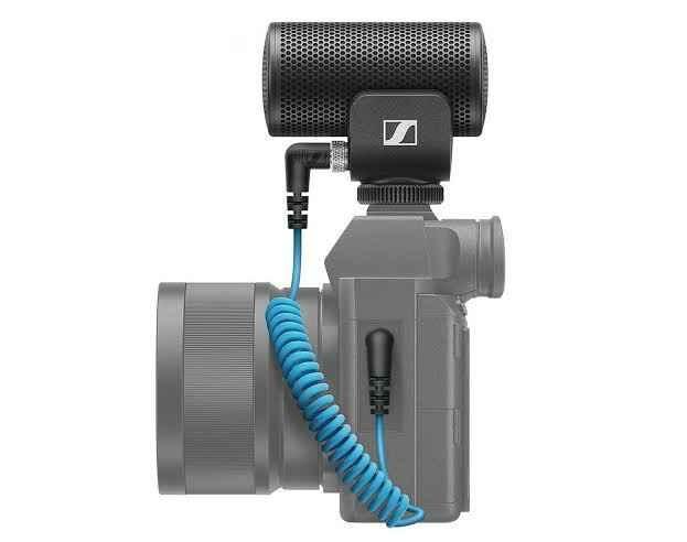 Sennheiser MKE 200 Camera-Mounted Microphone Directional (Category: Microphones) located in Pasig City. Submitted by minyey (Listing ID 1095289639, Image 2). Description: Directional on-camera microphone with built-in wind protection and shock absorption for enhanced in-camera audio. Includes 3.5mm TRS and TRRS coiled cables for compatibility with DSLR and mirrorless cameras or mobile devices. Package Contents: MKE 200 on-camera microphone CL 35 