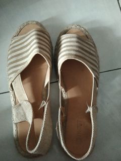 (Kategori: ) berada di . Dikirim oleh diniagg (ID iklan 1095238631, Gambar 1). Deskripsi: .