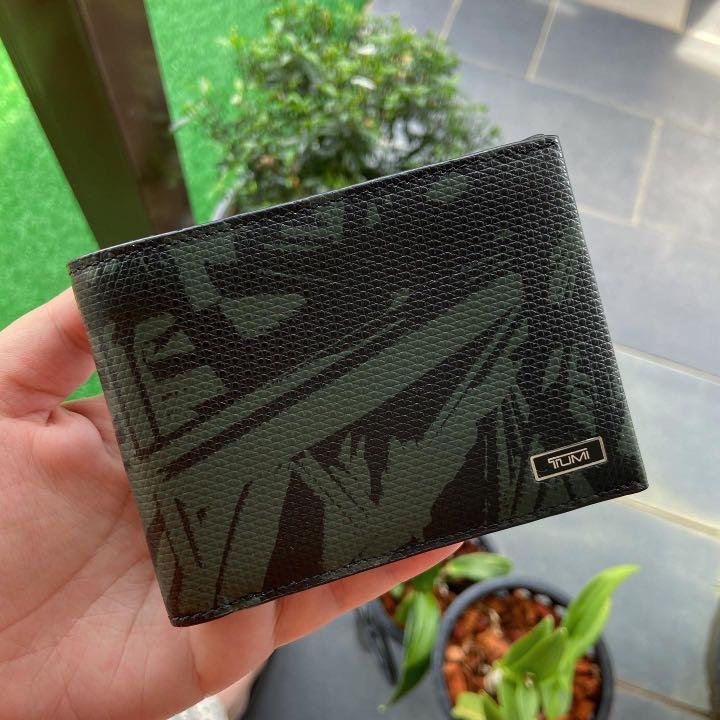 Tumi hotsell slim wallet