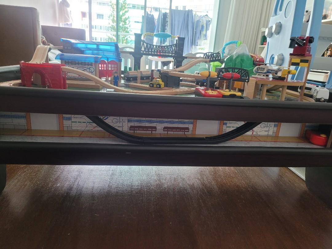 Imaginarium train table with subway outlet