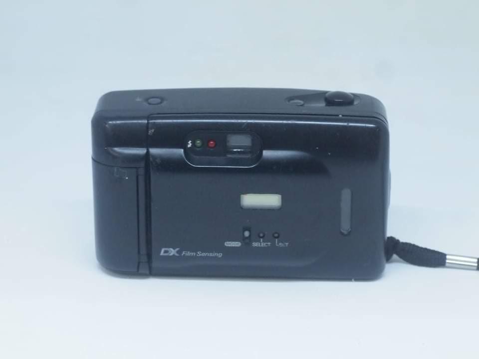 Vintage Polaroid 35mm Camera (Category: Cameras) located in Manila. Submitted by doremicarteu (Listing ID 1095413392, Image 2). Description: 35mm film, focus free, auto flash, point and shoot camera..