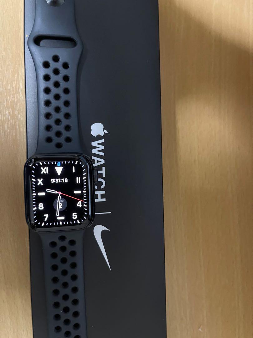 Apple Watch SE Nike Edition 40mm GPS, Mobile Phones \u0026 Gadgets, Wearables \u0026  Smart Watches on Carousell