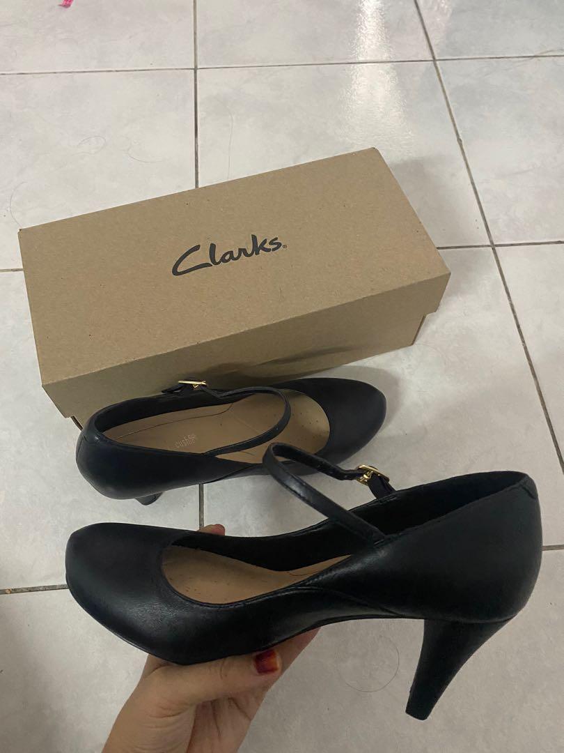 Prestigioso Actor analogía Clarks Leather Heels - Dalia Lily, Women's Fashion, Footwear, Heels on  Carousell