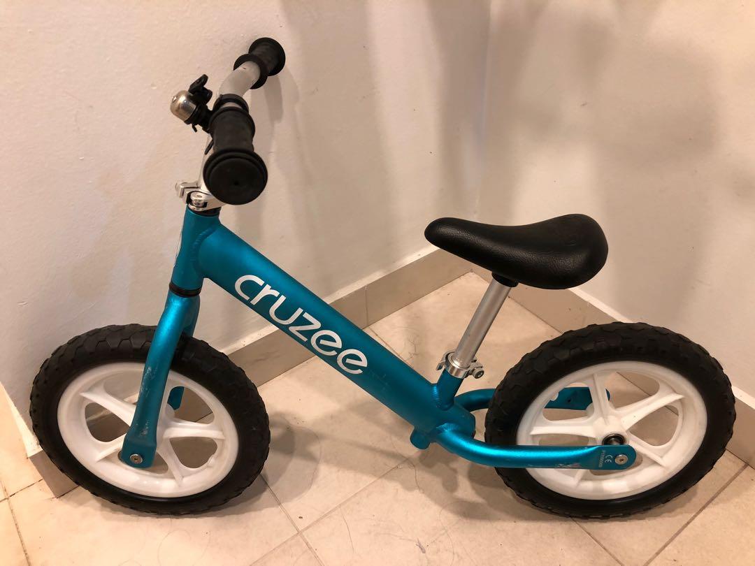 Cruzee balance bike blue top