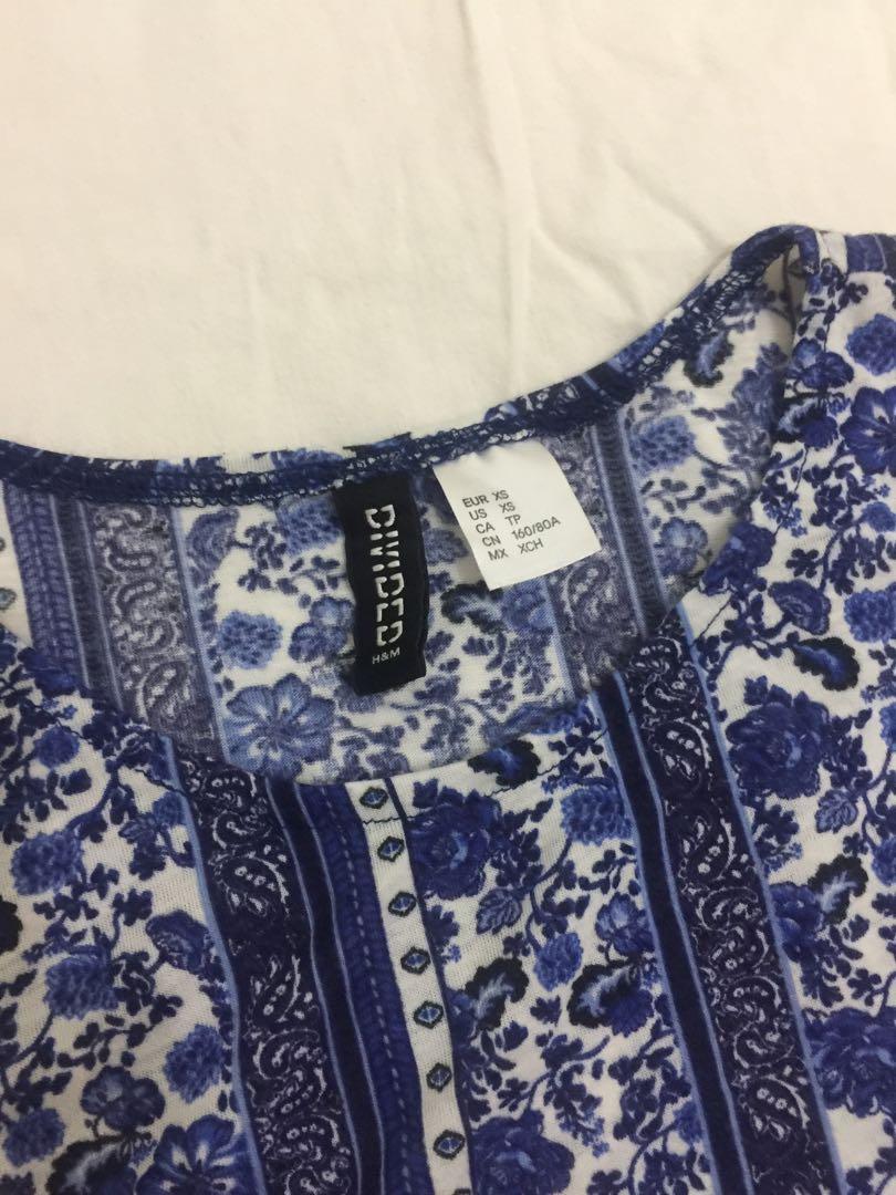 H&M blue floral crop top from (Category: Shirts) located in Quezon City. Submitted by katrinaf__ (Listing ID 1091672816, Image 2). Description: In good condition RFS: decluttering.