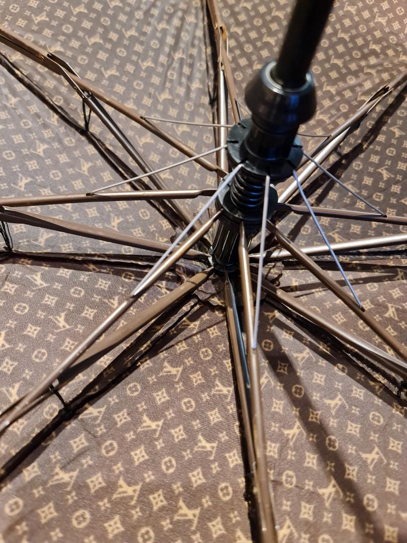 Louis Vuitton Umbrella in brown monogram canvas at 1stDibs