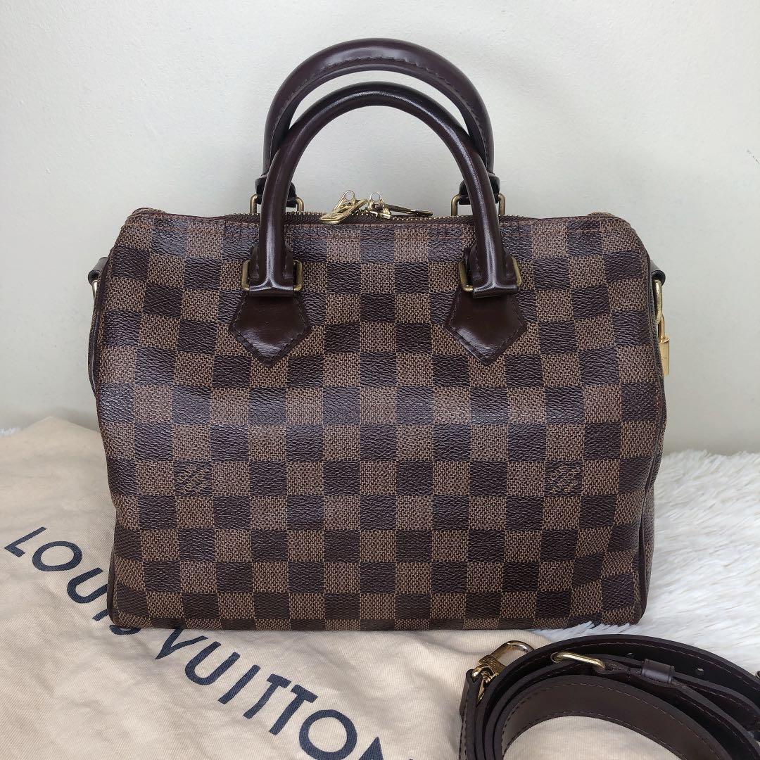LV Speedy Bandouliere 25 (Category: Luxury Bags & Wallets) located in Quezon City. Submitted by theluxurycityph. (Listing ID 1091677518, Image 1). Description: 💯Authentic Louis Vuitton Speedy Bandouliere 25 comes with strap, dustbag and entrupy Rank ab ✔️open for meetup or shipping 𝗗𝗶𝘀𝗰𝗹𝗮𝗶𝗺𝗲𝗿 — TheLuxuryCityPH 𝗶𝘀 𝗻𝗼𝘁 𝗮𝘀𝘀𝗼𝗰𝗶𝗮𝘁𝗲𝗱 𝗼𝗿 𝗮𝗳𝗳𝗶𝗹𝗶𝗮𝘁𝗲𝗱 𝘄𝗶𝘁𝗵 𝗮𝗻𝘆 𝗼𝗳 𝘁𝗵𝗲 𝗯𝗿𝗮𝗻𝗱𝘀 𝗳𝗲𝗮𝘁𝘂𝗿𝗲𝗱. 𝗔𝗹𝗹 𝘁