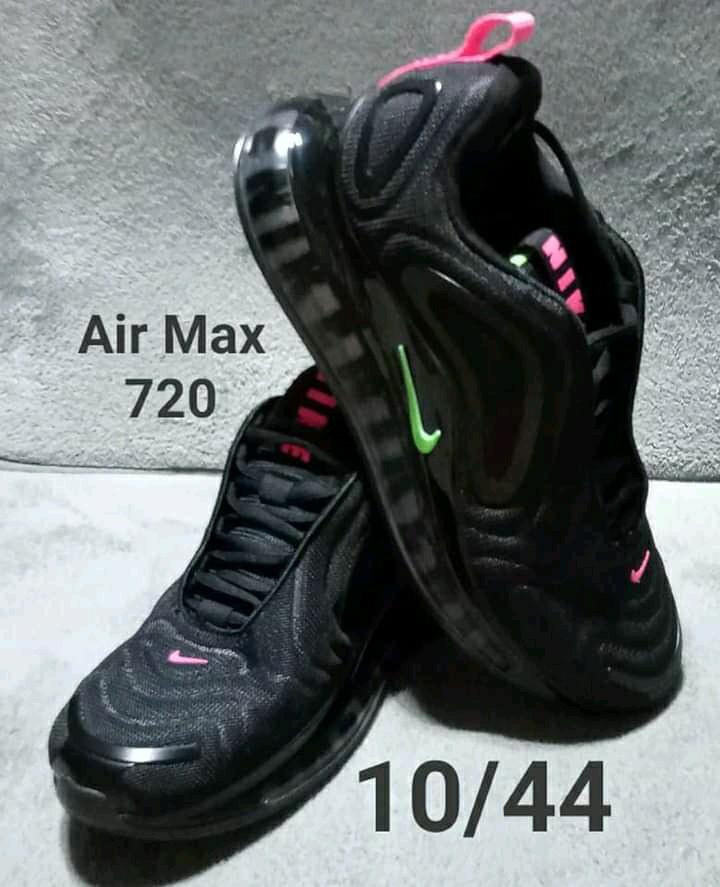 Nike Airmax 720 black and pink
