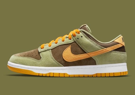 Nike dunk se, Men's Fashion, Footwear, Sneakers on Carousell