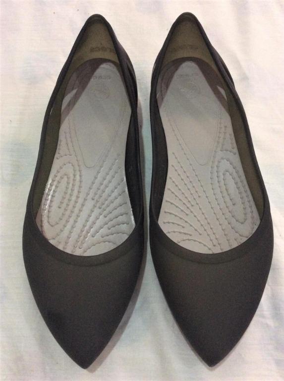 Crocs rio on sale flat size 7