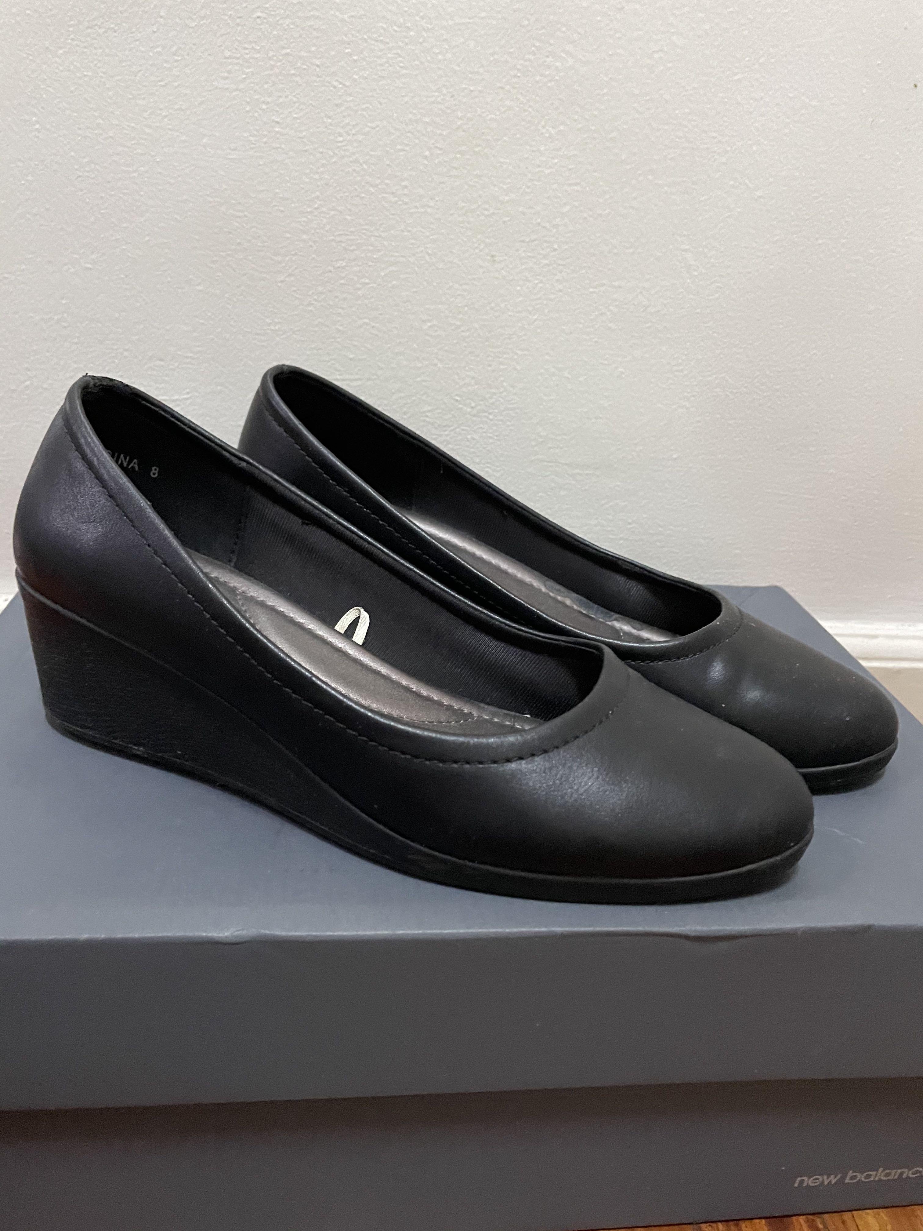 Comfy black wedges hot sale