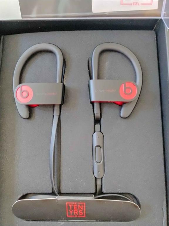Powerbeats 3 Wireless Earphones (Category: Earphones) located in San Pedro. Submitted by aussie.surplustore (Listing ID 1091581691, Image 3). Description: Powerbeats 3 Wireless Earphones Price: 3,900 Available colors: Black, Black/red, Gray/blue *some items may not include pouch/case and some may have incomplete eartips set. Features: -Adjustable -Sweat and water resistant -Up to 15hrs of listening time -stay hands free -in-ear earphones -Austral
