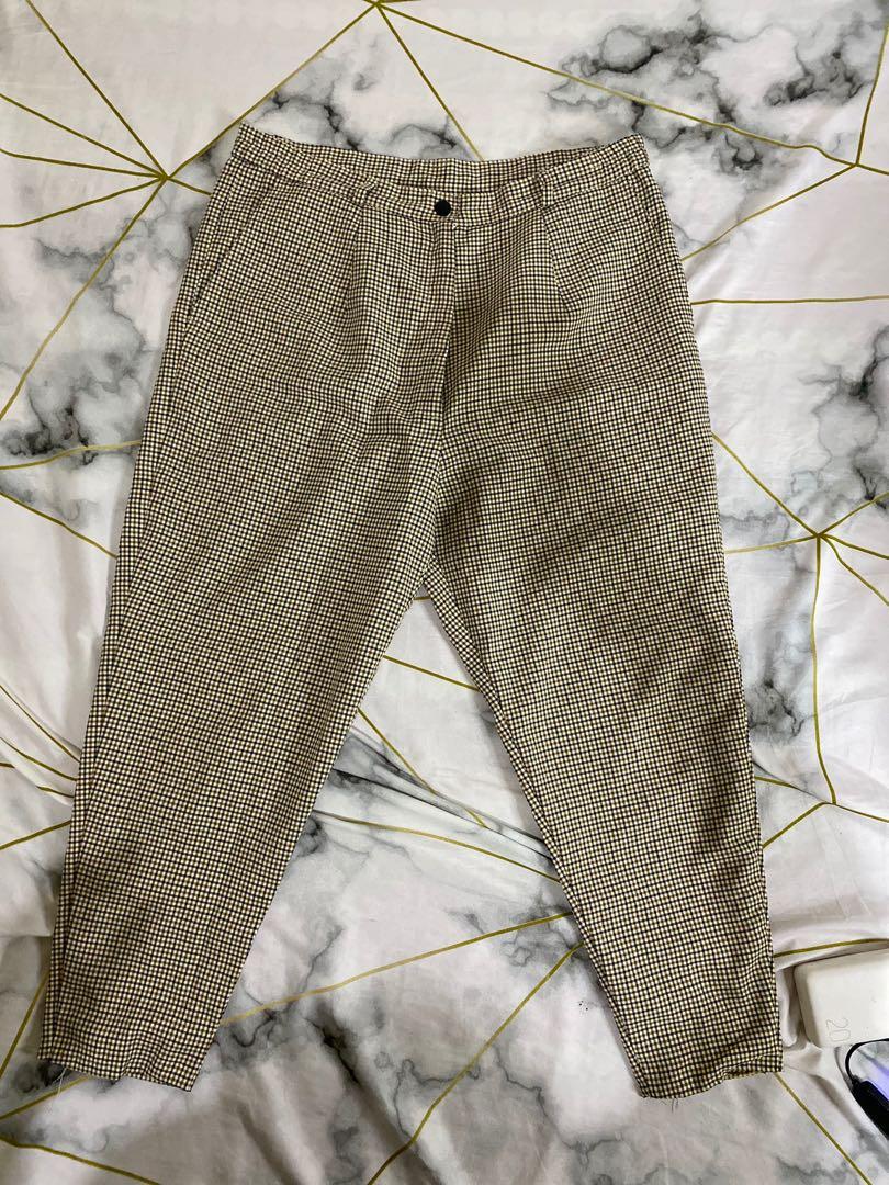 Trouser Preloved (Category: Other Bottoms) located in Manila. Submitted by clutterde (Listing ID 1091560711, Image 2). Description: Trouser Fit to Medium to XL Material: Not stretchable, classic trouser textile.