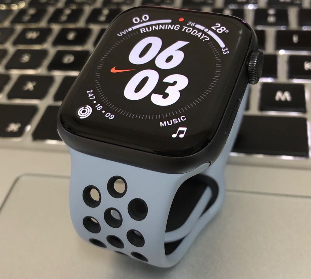 Apple Watch SE NIKE 44mm, Mobile Phones & Gadgets, Wearables