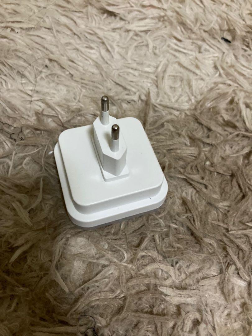 Automatic sensor white light (Category: Lighting) located in Singapore. Submitted by tasya028 (Listing ID 1095635654, Image 2). Description: Negotiable.