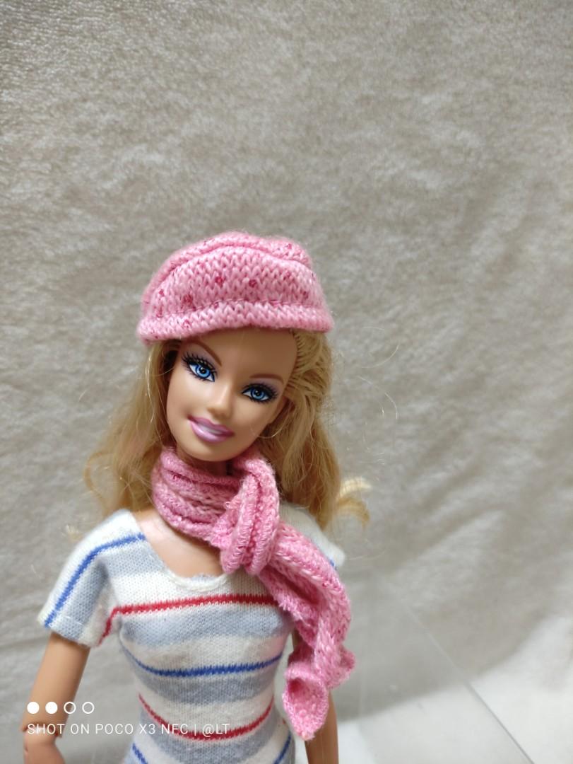 Barbie scarf shop