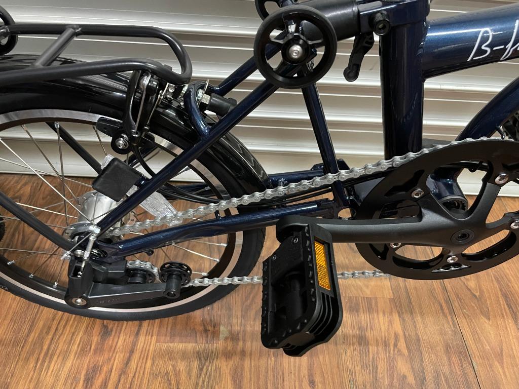 B-Flex 16" Foldable Bike (Category: Bicycles) located in Singapore. Submitted by kshbicycles (Listing ID 1095608646, Image 3). Description: Frame material: steel Wheel size: 16x1.38 Internal gear + shifter 3 speed Brake: Caliper brakes Weight: 12.5kg Roller wheels installed Tags: bicycle, cycling, mini, velo, foldie, java, Raleigh, aleoca, dahon, brompton, crolan, crius, tern, trinx.