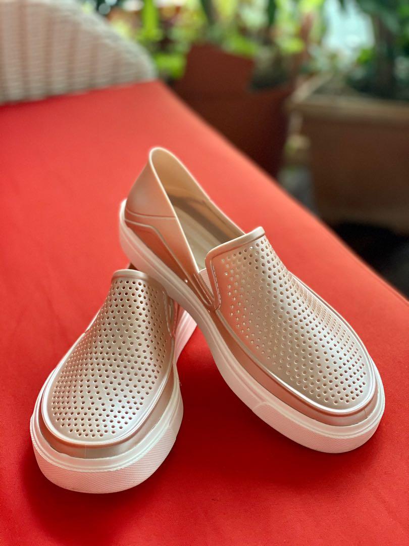 Crocs Rose Gold Citilane Roka Slip on Sneakers. Size W8. Brand New