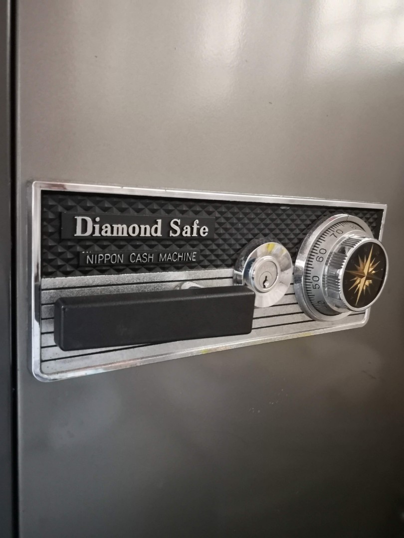 Diamond safe. Nippon cash machine., Furniture & Home Living, Security
