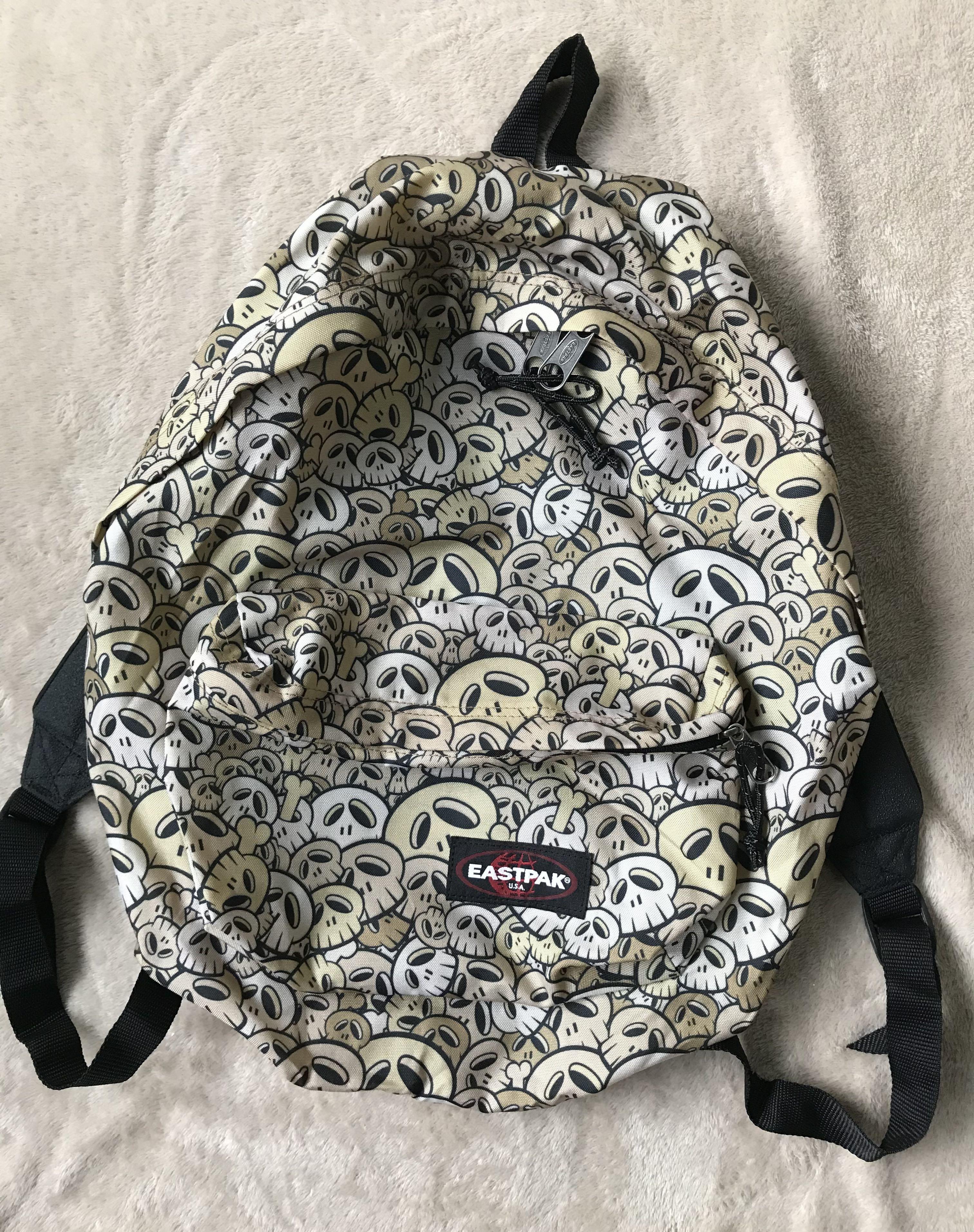 eastpak skull