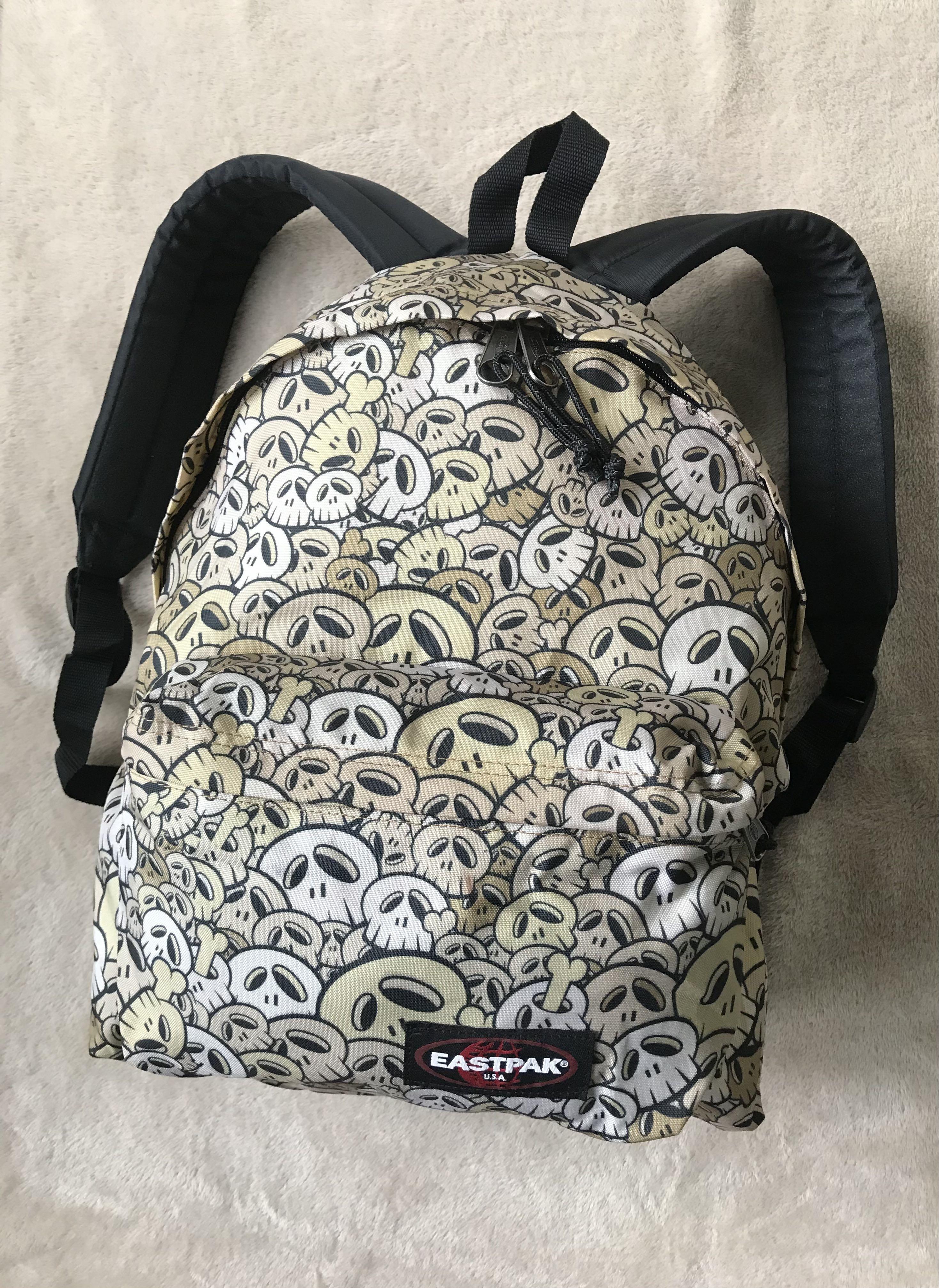 eastpak skull