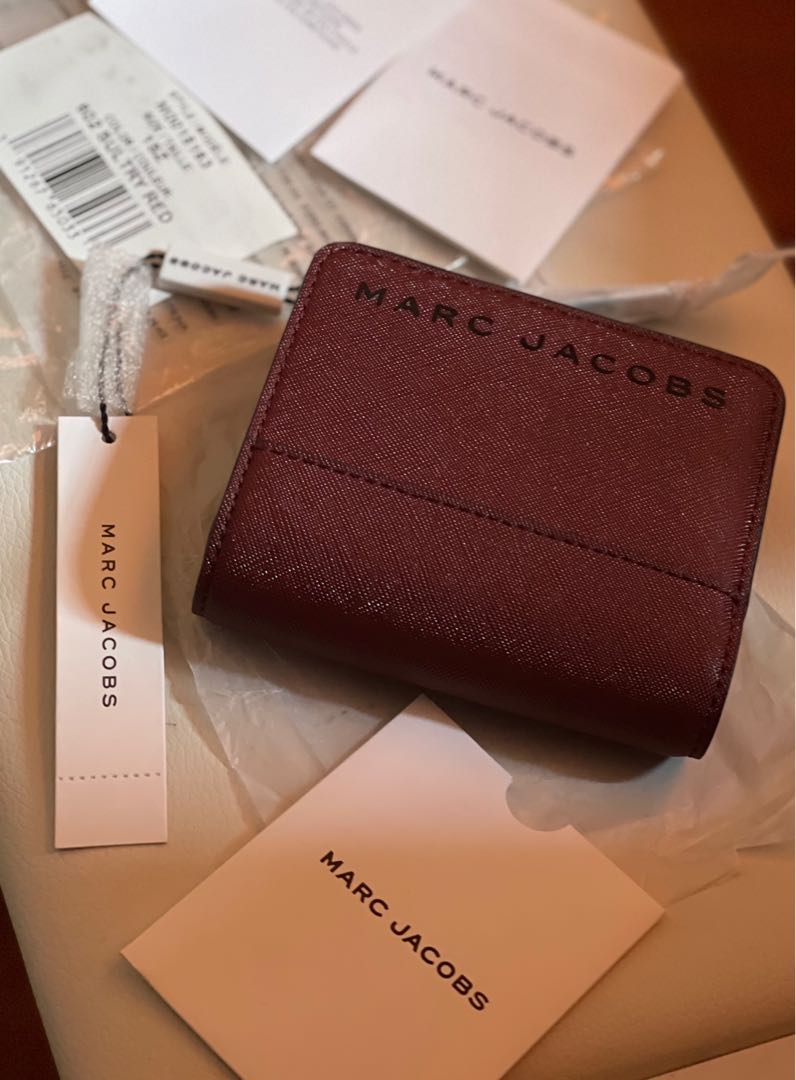 Marc Jacobs (small wallet), Women's Fashion, Bags  Wallets, Wallets  Card  holders on Carousell