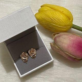 💯🧚‍♀️🥀Mikana Princess Belle “Beauty & the Beast” Rosette Rose Gold Plated Earrings