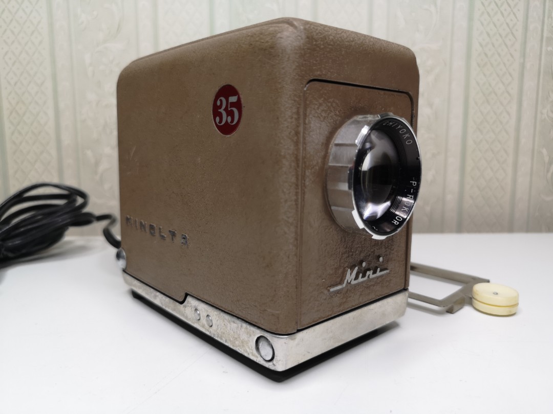 Minolta Mini Vintage 35mm Slide Projector, Photography, Cameras on