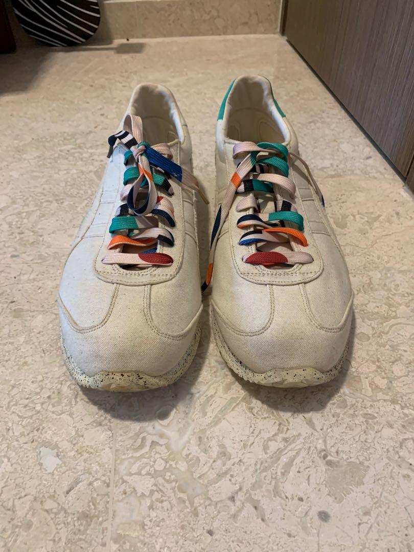 Onitsuka Tiger corsair white/multiple colors (Category: Sneakers) located in Singapore. Submitted by jjackho (Listing ID 1095541638, Image 2). Description: .