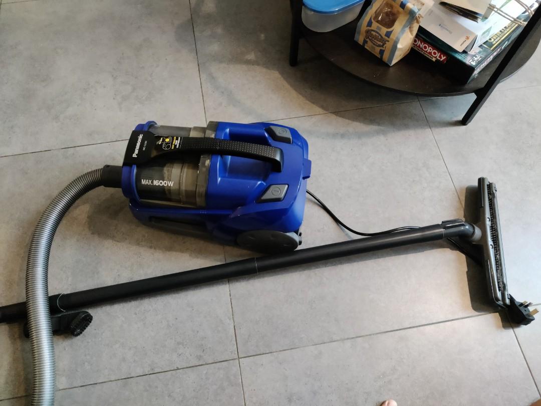 Panasonic Bagless Vacuum MCCL561, TV & Home Appliances, Vacuum Cleaner