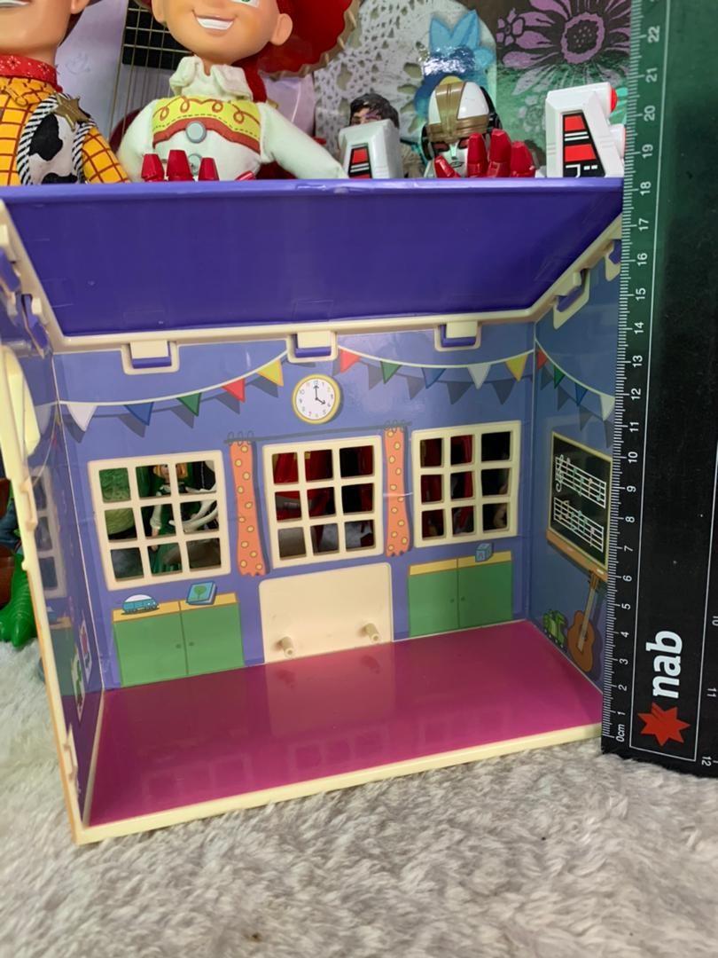 Peppa pig deluxe school house playset on sale