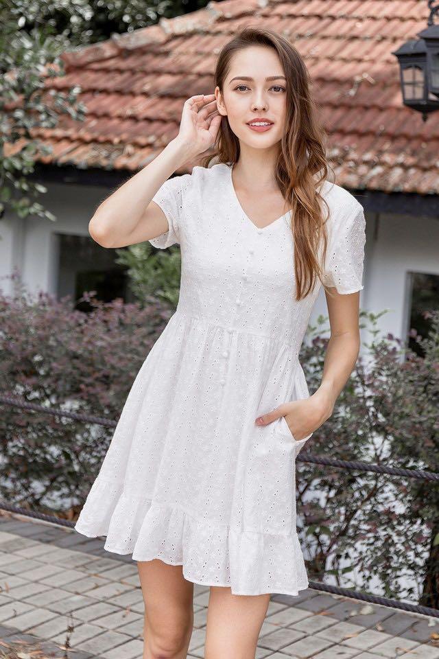 White dress shop clearance