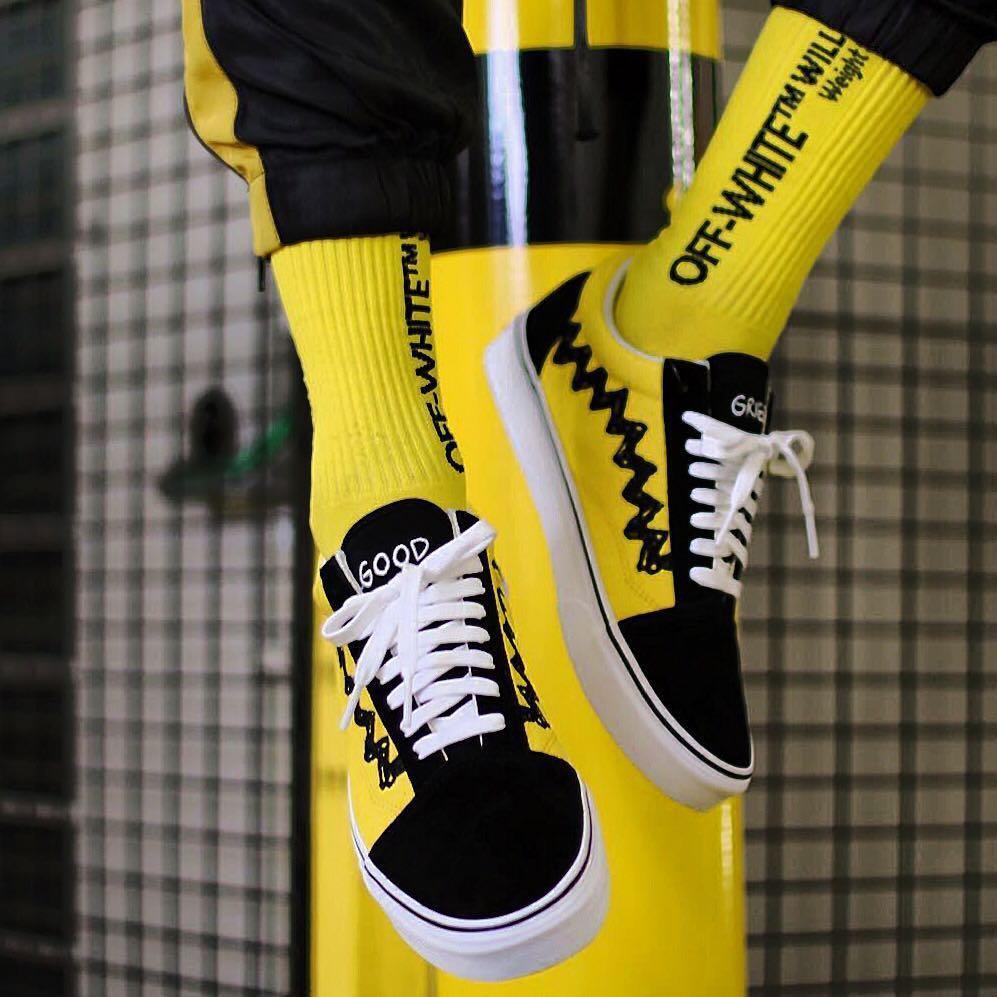 etiket Imponerende væsentligt Vans Old Skool Peanuts “Charlie Brown”, Men's Fashion, Footwear, Sneakers  on Carousell