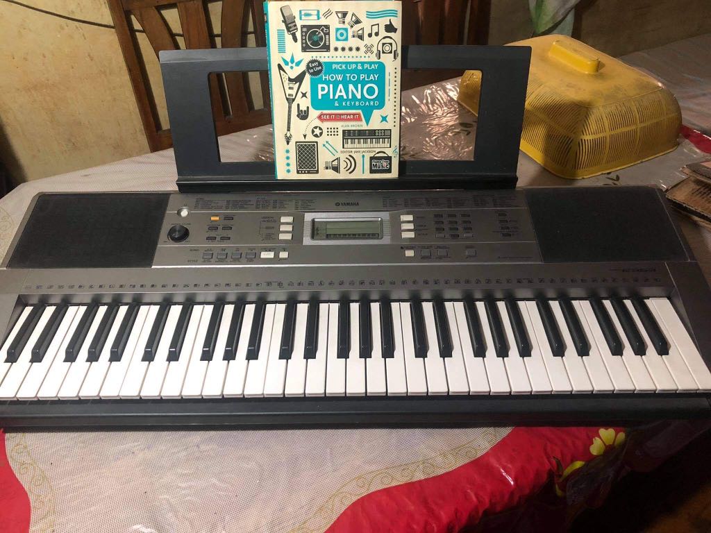 Yamaha PSR E353 Keyboard with FREE Stand and Piano Book, Hobbies & Toys