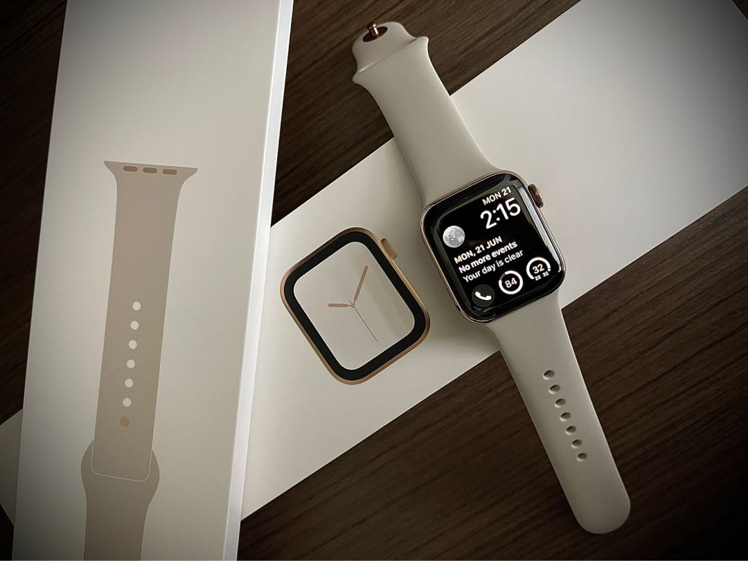 Gold aluminum apple top watch with stone band