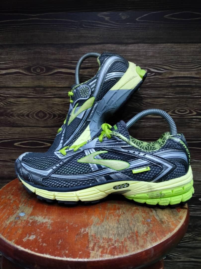 BROOKS RAVENNA 3 Men s Fashion Footwear Sneakers on Carousell