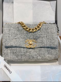 Chanel 19 Handbag 373876