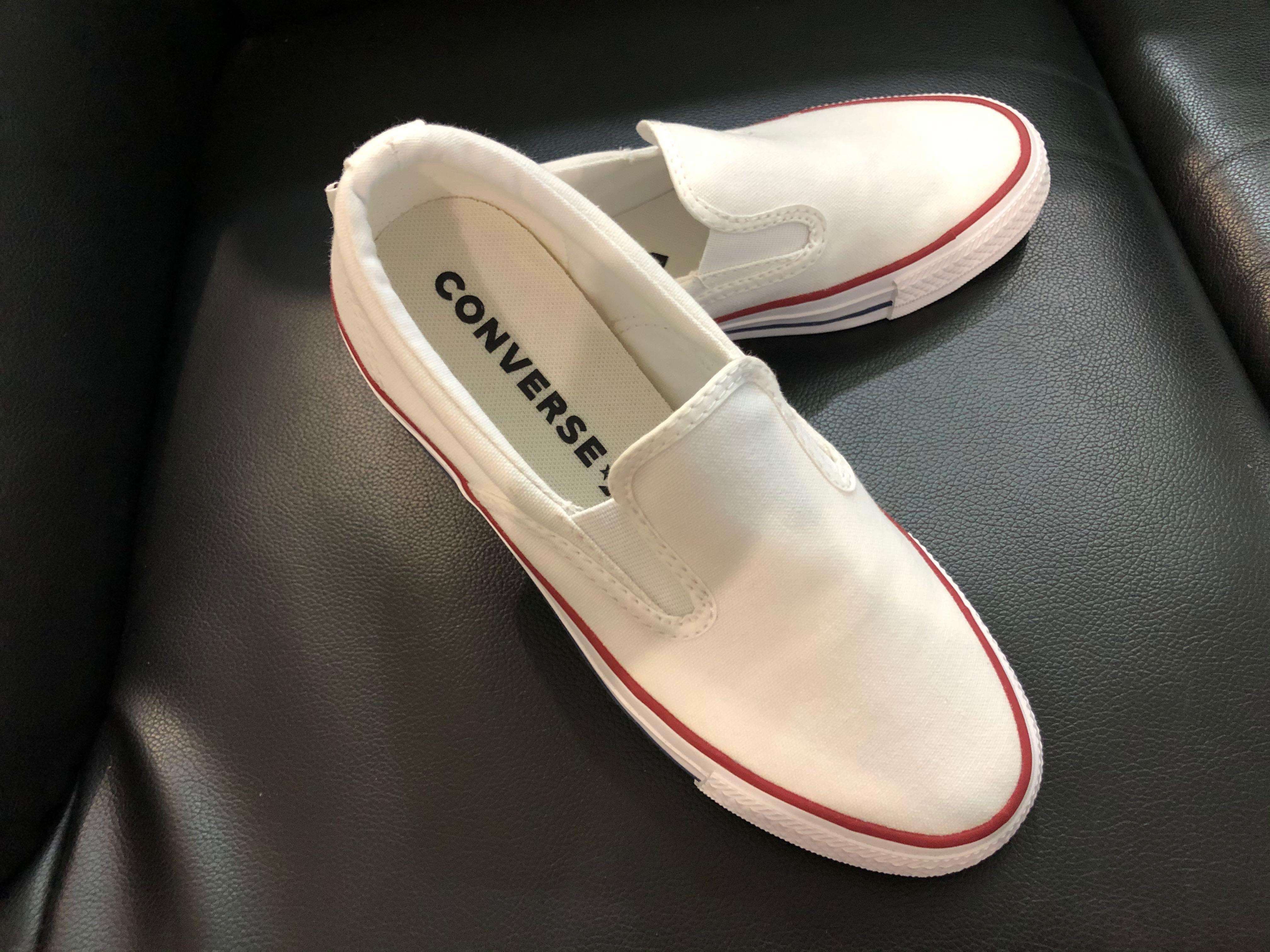 White leather best sale slip on converse