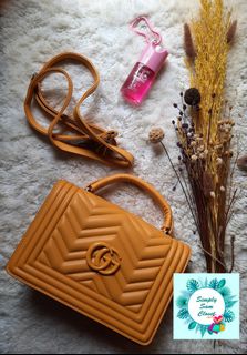 (Category: ) located in . Submitted by simplysamcloset (Listing ID 1095822582, Image 1). Description: .