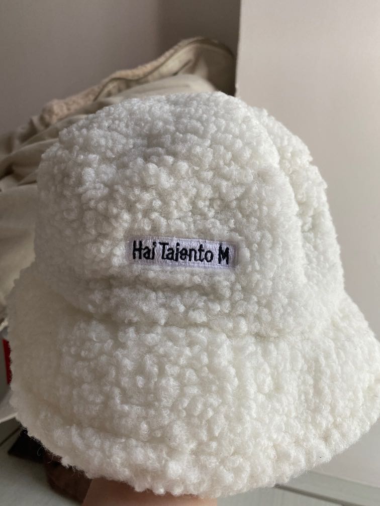 Fluffy white hat clearance