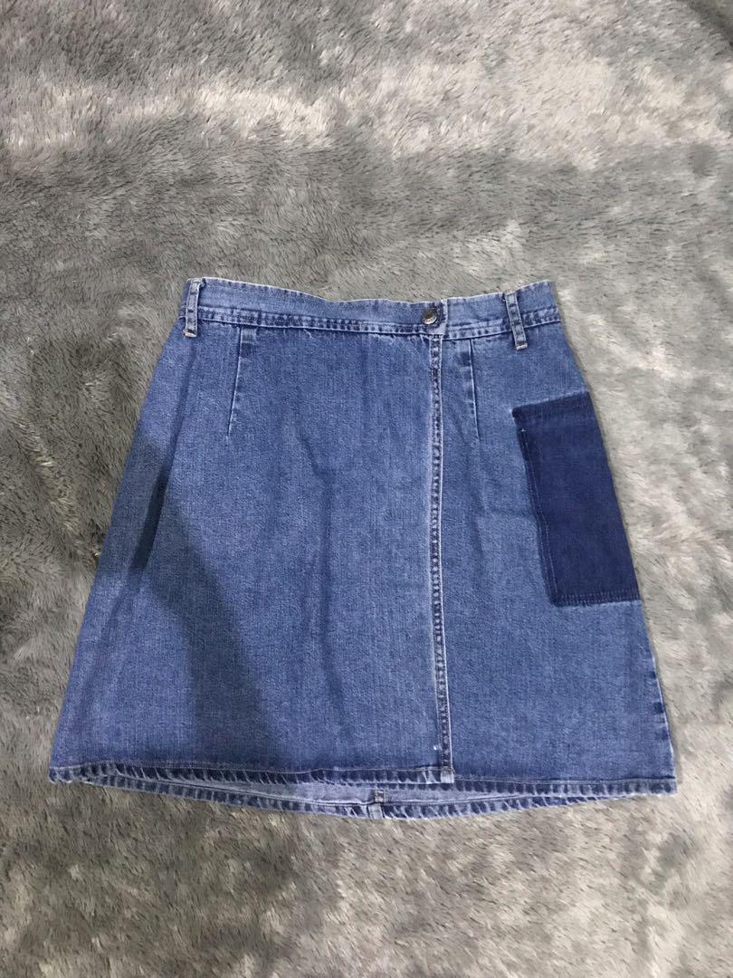 Guess jeans skirt, Fesyen Wanita 