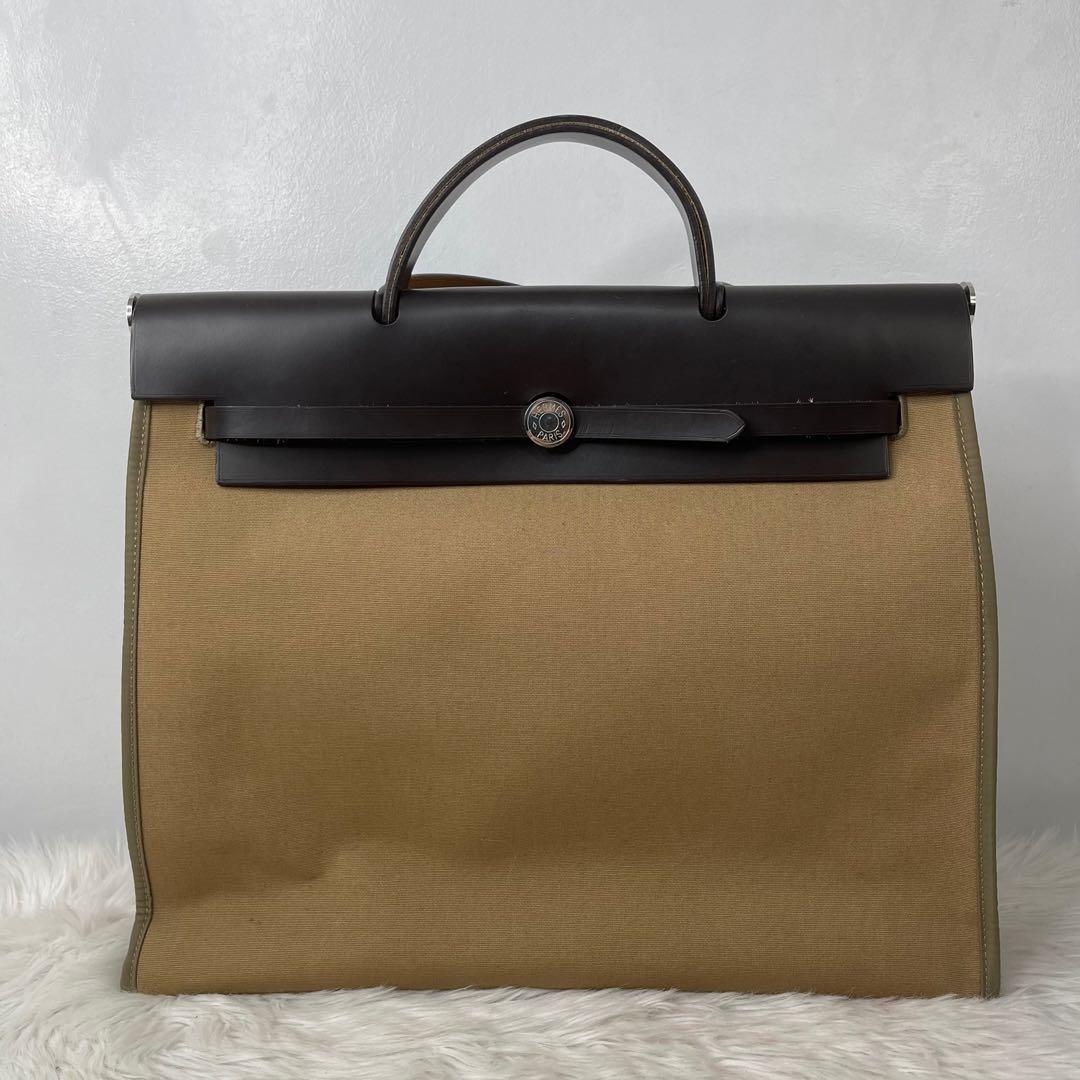 Hermes p 2025 square stamp