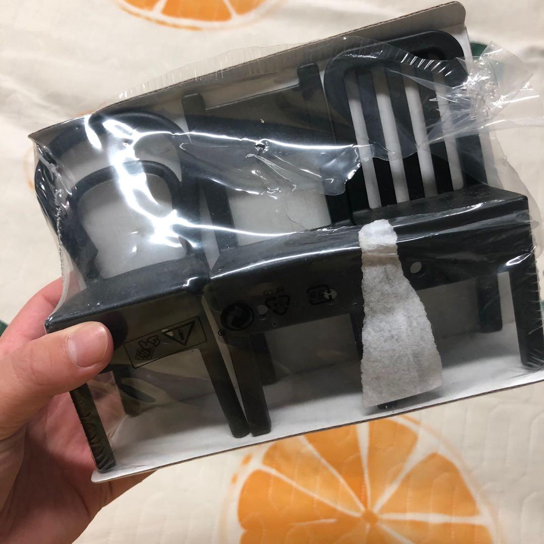 Ikea 椅子造型掛鉤 家具及居家用品 家具 書櫃 櫃子在旋轉拍賣