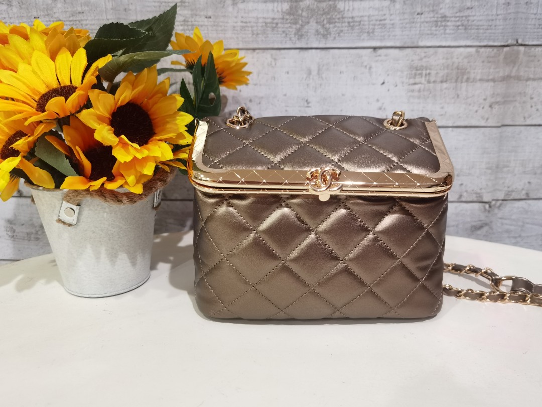 Chanel kisslock bag 2020 top