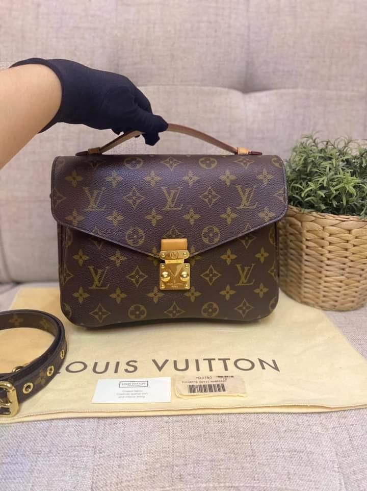 LV Pochette Metis Monogram 2015 (Category: Luxury Bags & Wallets) located in Manila. Submitted by bagislifeshop (Listing ID 1095700114, Image 1). Description: On Hand in PH 100% Authentic LV Pochette Metis Monogram 2015 Condition: 8.5/10 Comes Dustbag, Tags, Strap and Paperbag.