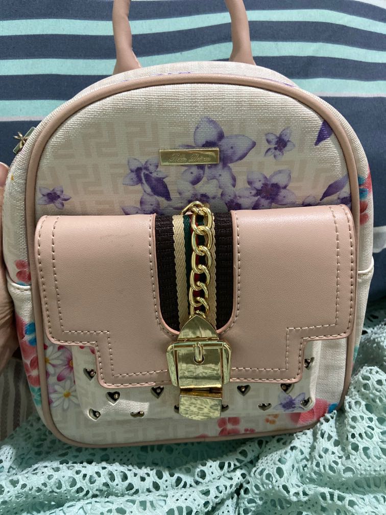 Rendian backpack store