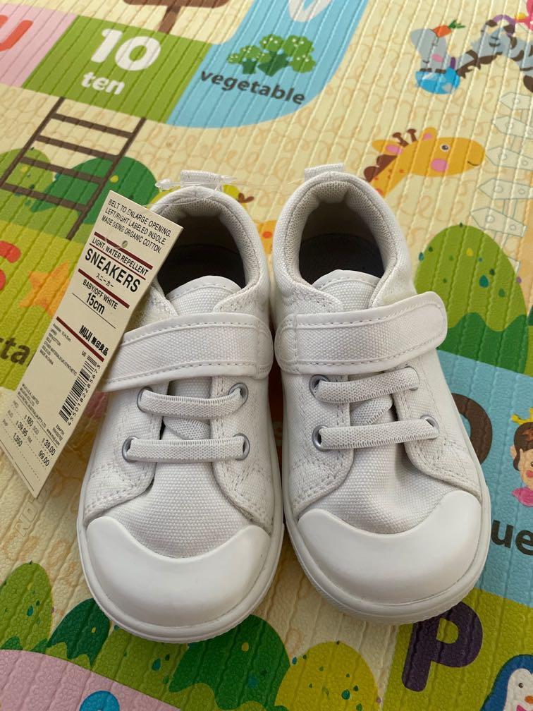 White deals sneakers baby
