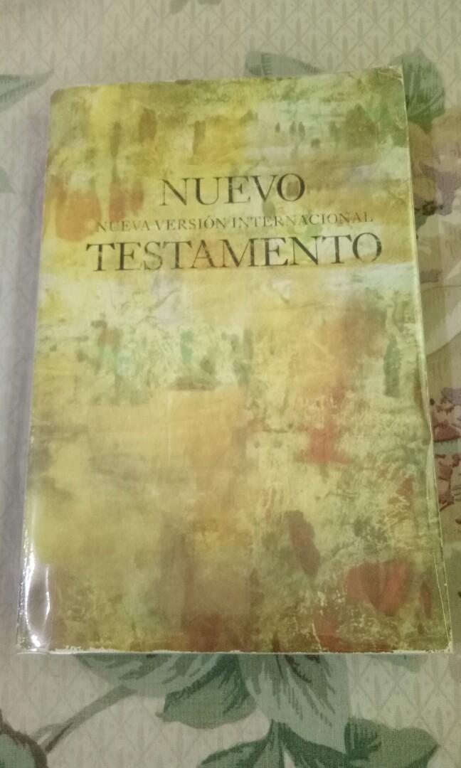 New Testament Bible (Spanish Book), Hobbies & Toys, Books & Magazines