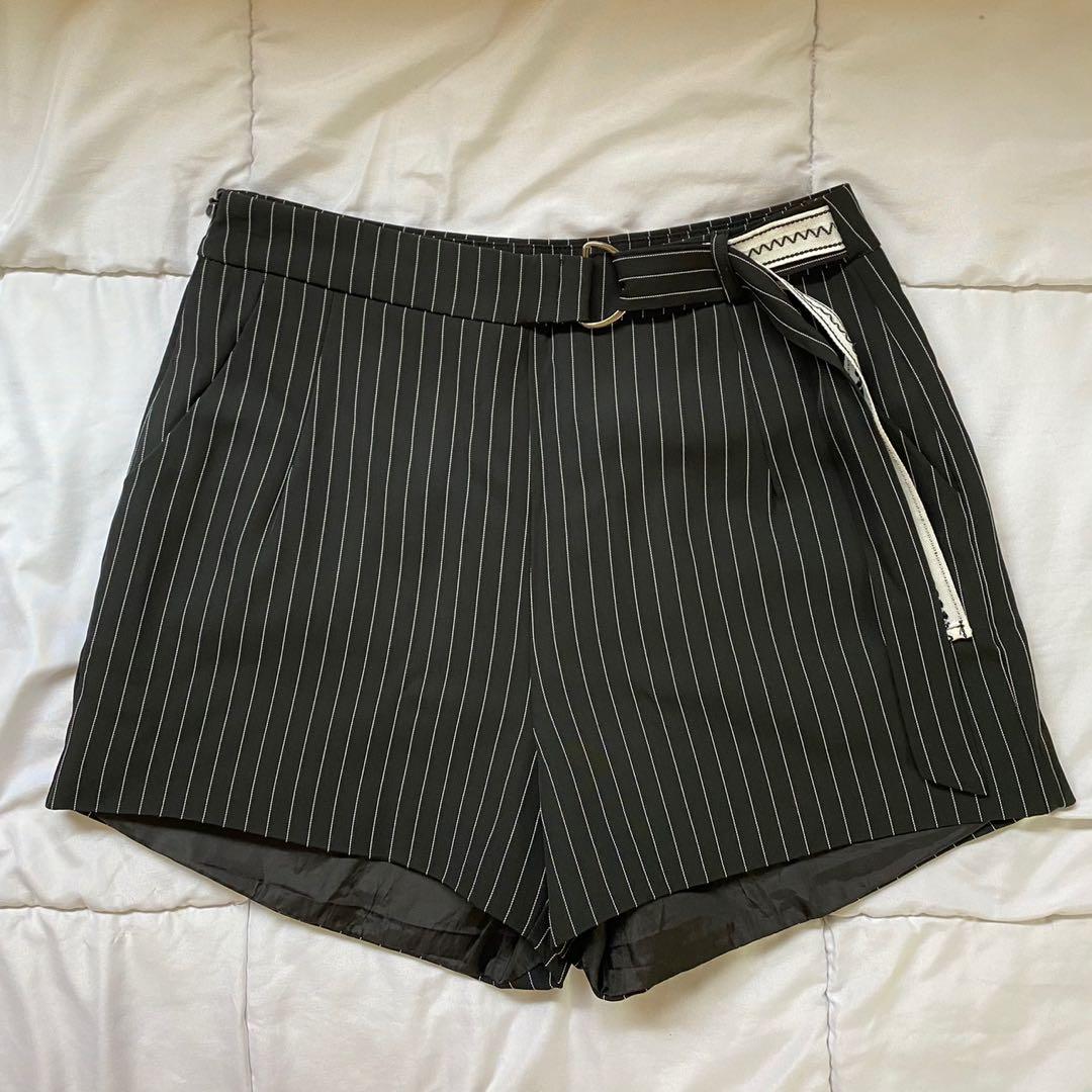 Pinstripe Shorts w Adjustable Belt (Category: Shorts) located in Muntinlupa City. Submitted by ias__ (Listing ID 1095670760, Image 1). Description: like new, no flaws! comes with adjustable sash (see second pic) Brand: Maldita.